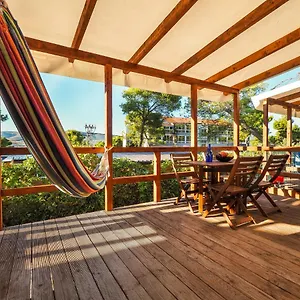 https://mediteran-travel-mobile-homes-trogir-ciovo.splithotels.org